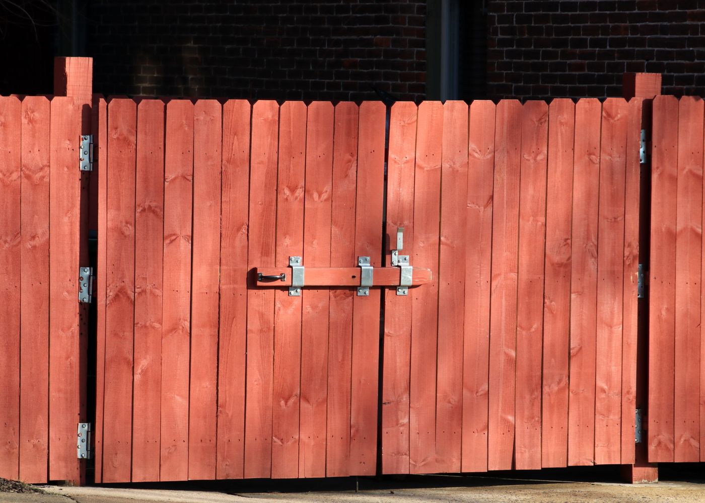 Custom wood fence with metal latch built by TurnKey Fences in New Orleans